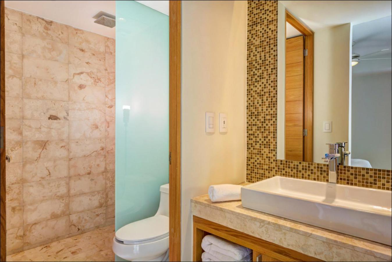 Anah Suites By Las Flores Vacation Rentals بلايا ديل كارمن الغرفة الصورة